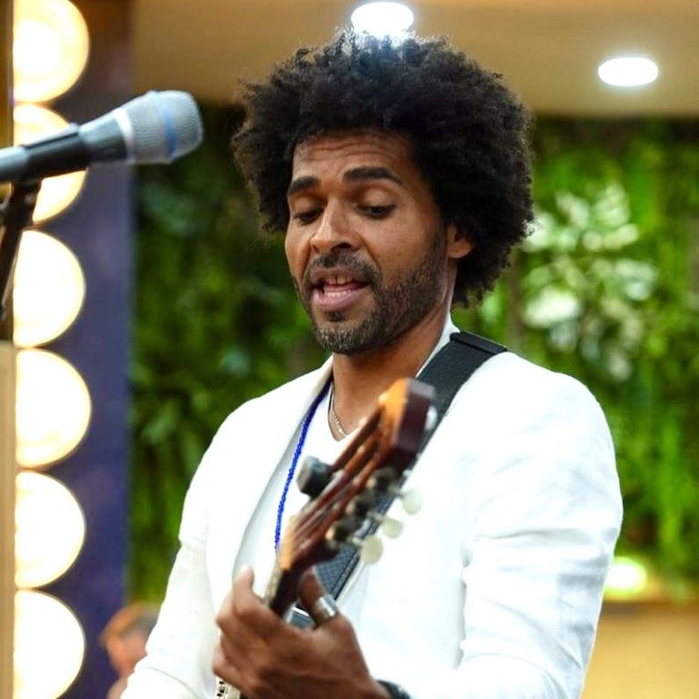 GROUPE DE MUSIQUE BRÉSILIENNE  - TOM DA BAHIA 