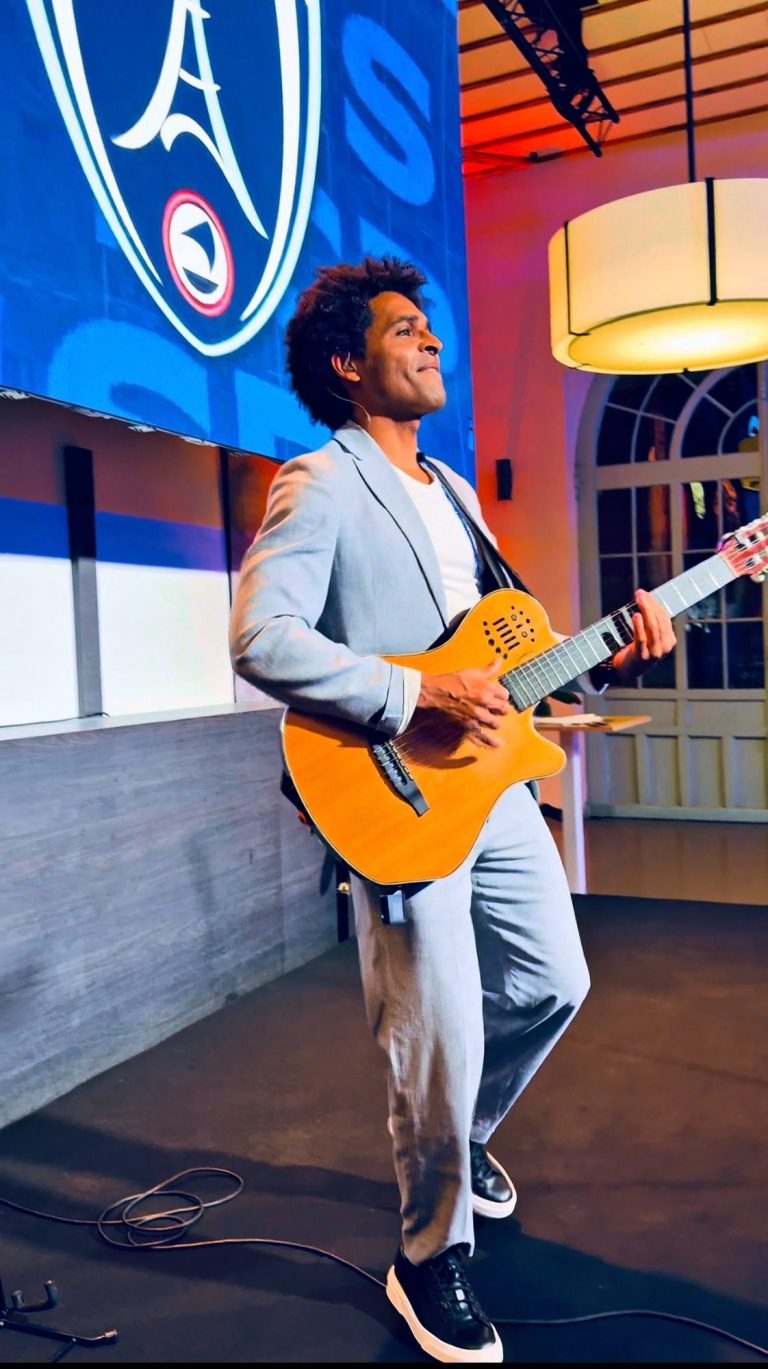 TOM DA BAHIA AU SALON VIP DU PARIS FC